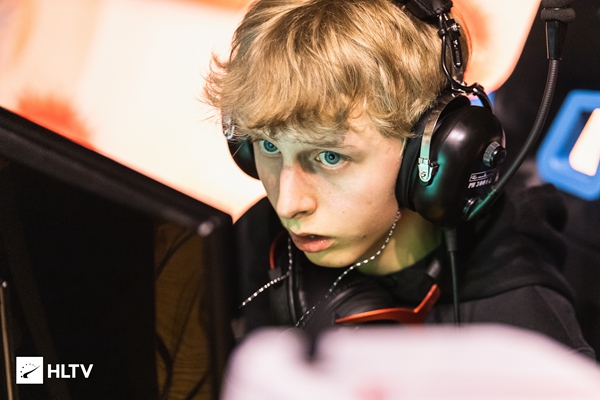 美军海军陆战队部署中东引发国际关注